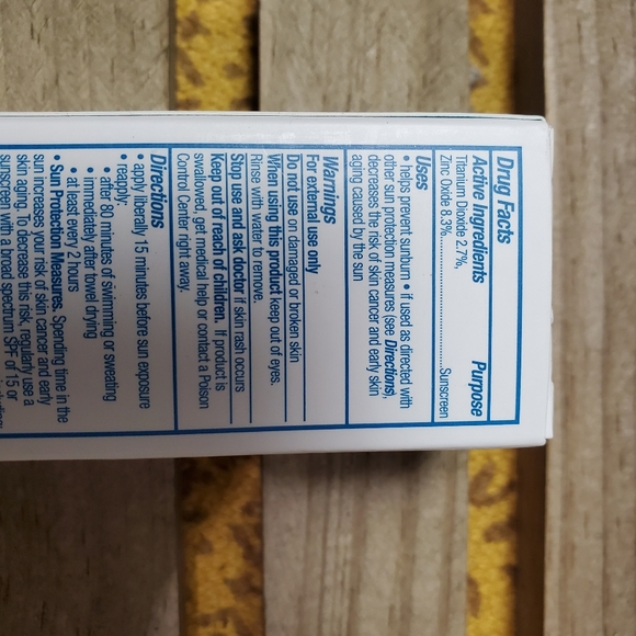 COOLA Mineral Face Sunscreen Matte Finish - Picture 4 of 9